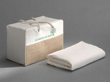 Taille du matelas - 160x200 Ces draps housse nouvelle génération en coton biologique font aussi office de protèges-matelas imperméable et respirant, du 2 en 1. Il vous offrira un couchage sain, aéré, hygiénique, le tout sur ce drap en coton 100% biologique.