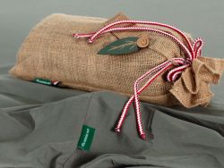 Le drap housse vert émeraude et son sac de jute