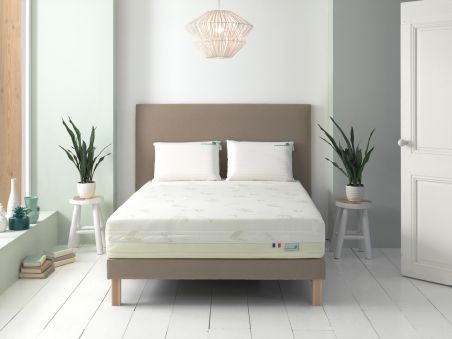 Tête de lit - Tête seule, Dimensions - 2x90x200 Inspiré des Hôtels de charme, le très tendance ensemble Sommier et Tête de Lit Éco signe un produit d'exception pour préserver le confort de ses clients.